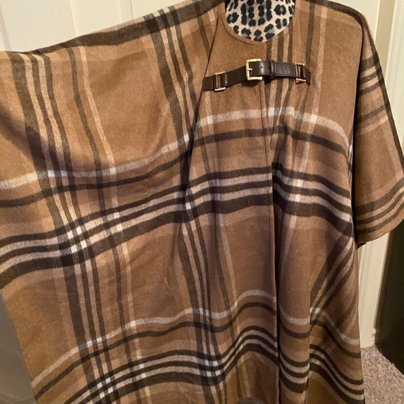 Beautiful Michael Kors cape. EUC - Picture 2 of 5